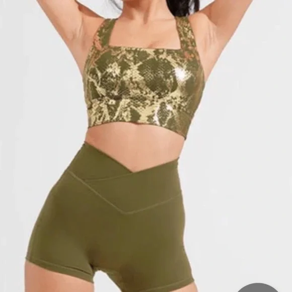 SOLD Buffbunny revolution sports bra medium Olive Gold Viper NWT - Picture 2 of 11